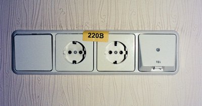 Gniazda i kontakty elektryczne: różnice i zastosowanie