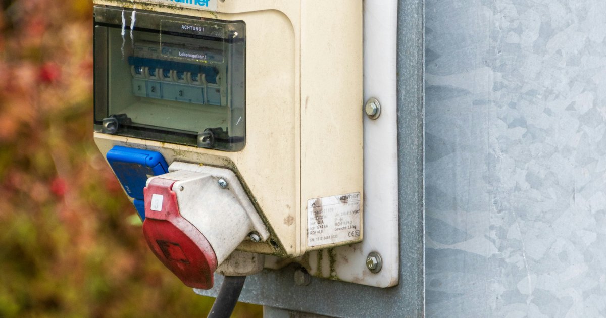 Gniazda elektryczne siłowe: moc i zastosowanie przemysłowe