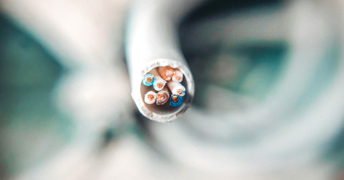 Kabel a przewód elektryczny: czym się różnią