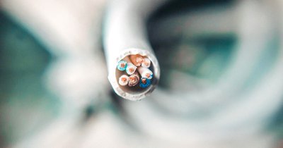 Kabel a przewód elektryczny: czym się różnią