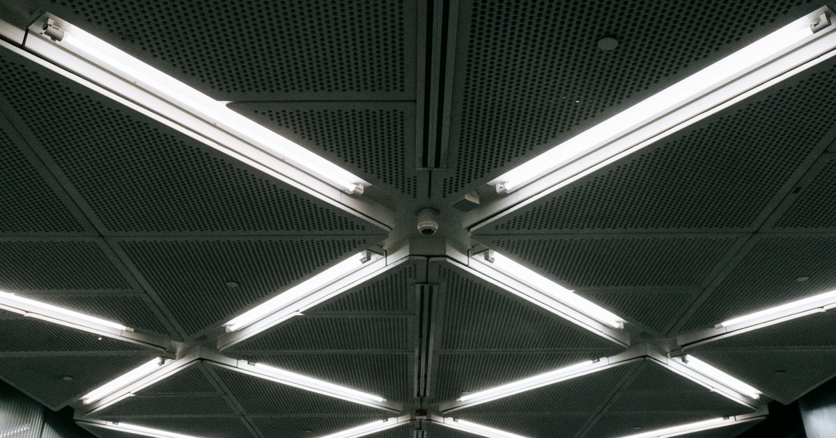 Oświetlenie led sufitowe: kompleksowy poradnik