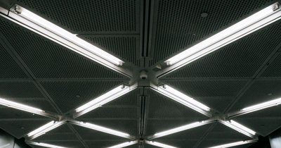 Oświetlenie led sufitowe: kompleksowy poradnik
