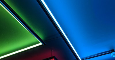 Oświetlenie led sufit: montaż i rodzaje lamp