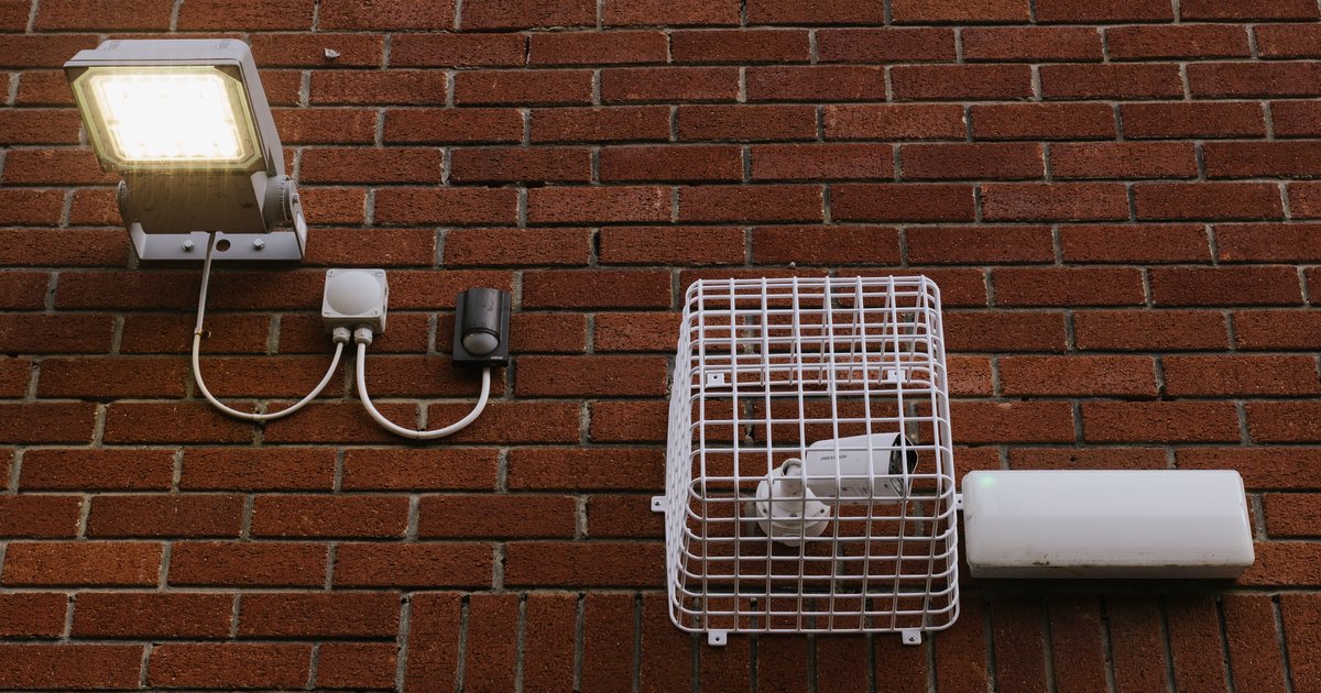 Oświetlenie zewnętrzne LED: rodzaje i montaż