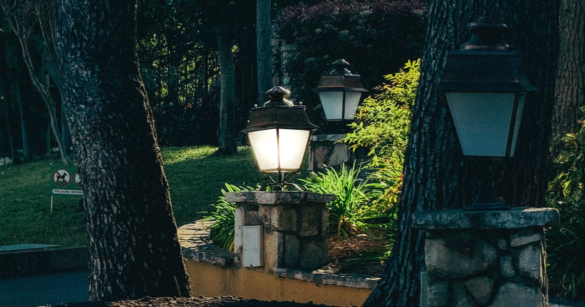 Oświetlenie LED do ogrodu: wybór opraw