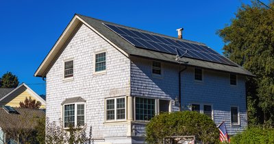 Instalacja PV na gontach bitumicznych – szczelność