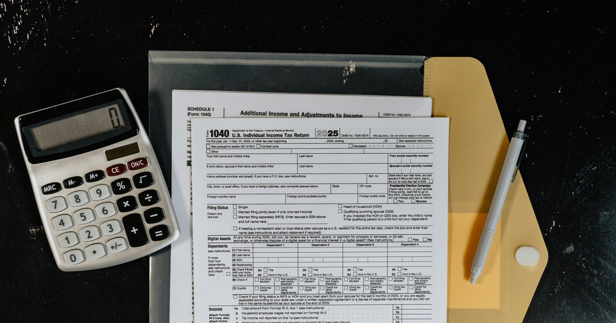 Rozliczanie prosumenta biznesowego w 2026 – podatek VAT, CIT i amortyzacja instalacji fotowoltaicznej