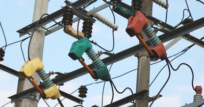 Systemy detekcji łuku elektrycznego AFDD – porównanie modułów Siemens, Hager i ABB dostępnych w 2026