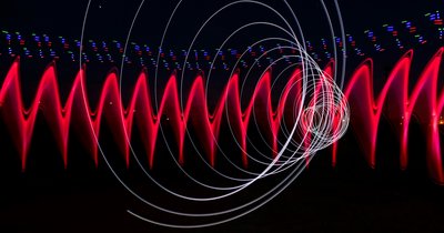Pętle indukcyjne w instalacjach domowych – jak eliminować zakłócenia elektromagnetyczne w okablowaniu