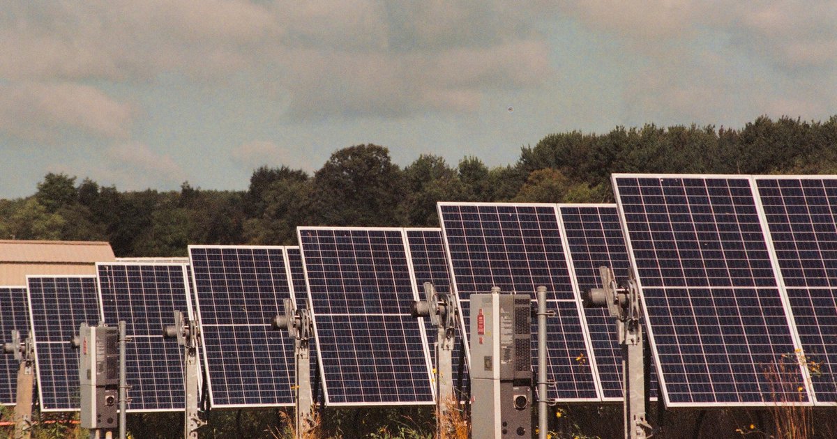 Systemy śledzenia słońca (trackery) w instalacjach naziemnych – czy opłacają się w polskim klimacie?