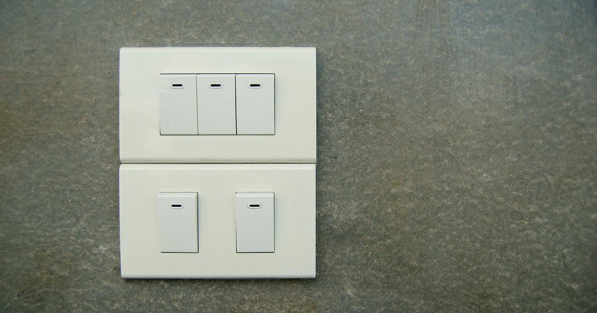 Osprzęt elektroinstalacyjny designerski – porównanie serii premium Gira Esprit, Jung LS i Berker R.3 w 2026