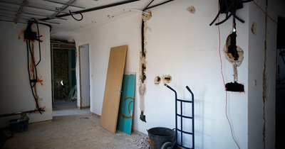 Wymiana instalacji w mieszkaniu z lat 80. – etapy