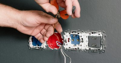 Instalacja na zgłoszenie – co zrobisz sam w 2026?
