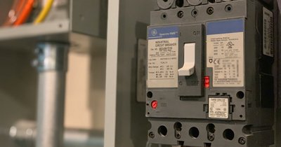 Instalacja trójfazowa vs jednofazowa – co wybrać?